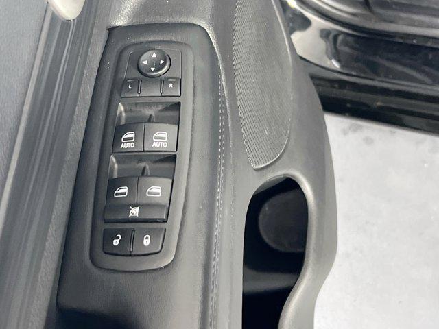 Photo of 2022 Diamond Black Crystal Pearlcoat Jeep Grand Cherokee