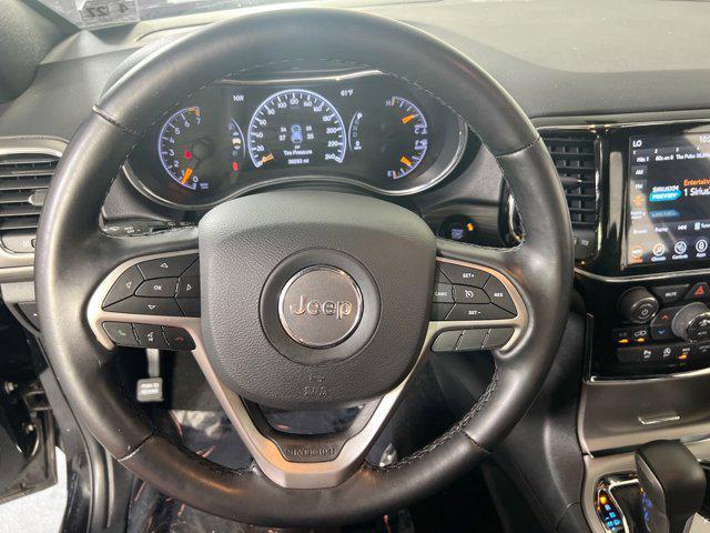 Photo of 2022 Diamond Black Crystal Pearlcoat Jeep Grand Cherokee