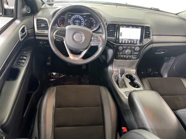 Photo of 2022 Diamond Black Crystal Pearlcoat Jeep Grand Cherokee