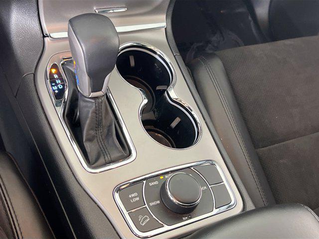 Photo of 2022 Diamond Black Crystal Pearlcoat Jeep Grand Cherokee