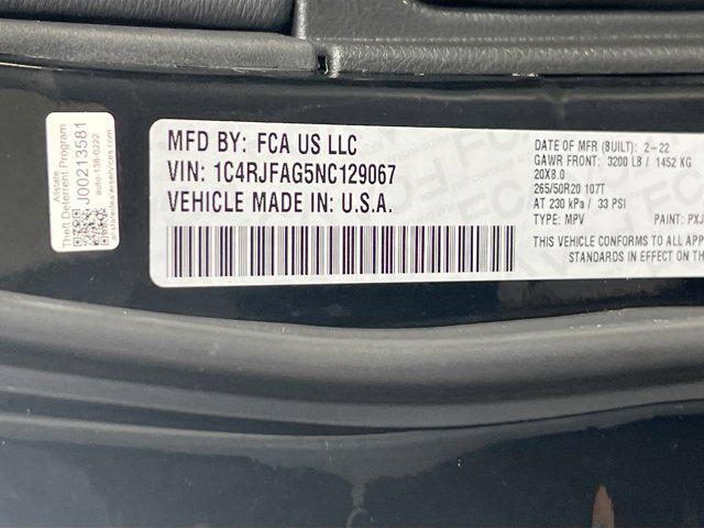 Photo of 2022 Diamond Black Crystal Pearlcoat Jeep Grand Cherokee