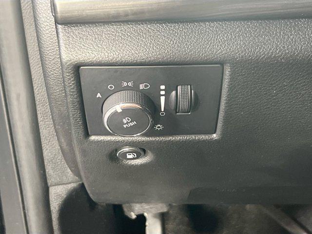 Photo of 2022 Diamond Black Crystal Pearlcoat Jeep Grand Cherokee