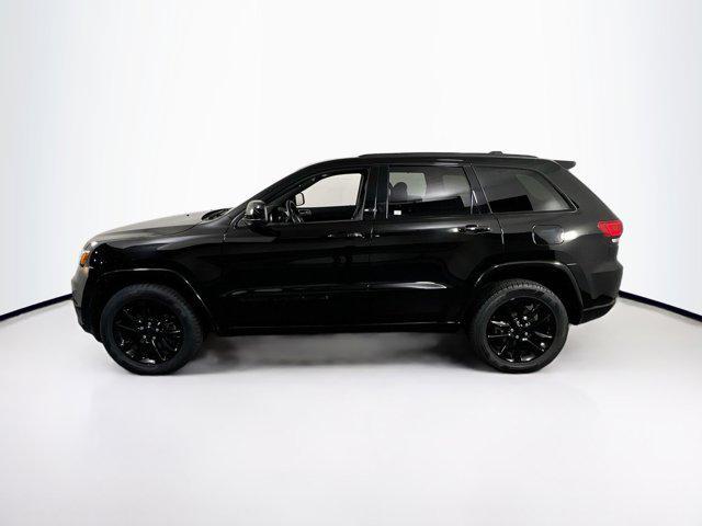 Photo of 2022 Diamond Black Crystal Pearlcoat Jeep Grand Cherokee