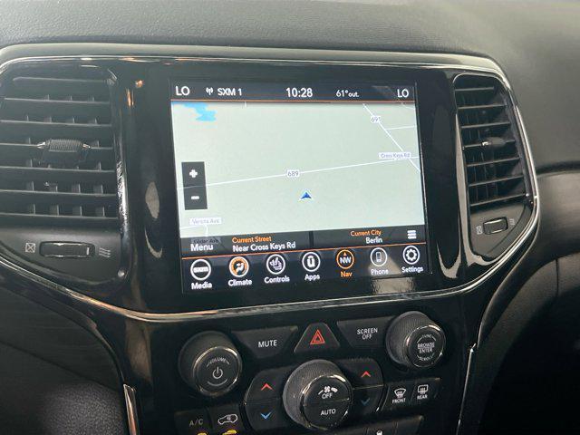 Photo of 2022 Diamond Black Crystal Pearlcoat Jeep Grand Cherokee