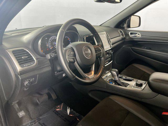 Photo of 2022 Diamond Black Crystal Pearlcoat Jeep Grand Cherokee