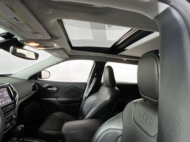 Photo of 2022 Diamond Black Crystal Pearlcoat Jeep Cherokee