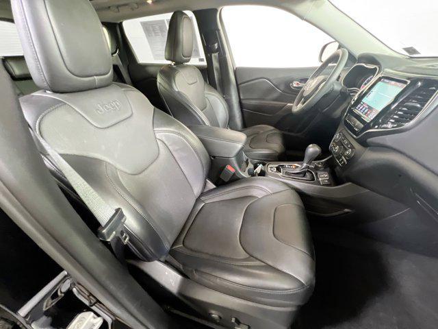 Photo of 2022 Diamond Black Crystal Pearlcoat Jeep Cherokee