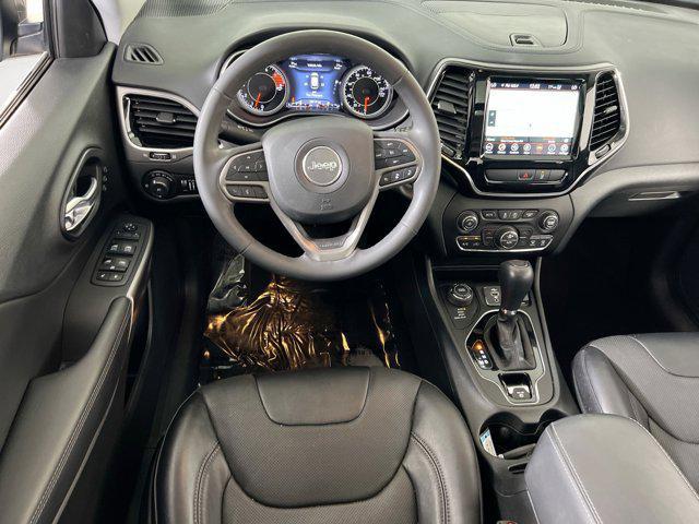 Photo of 2022 Diamond Black Crystal Pearlcoat Jeep Cherokee