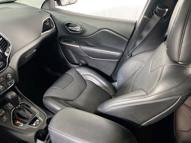 Photo of 2022 Diamond Black Crystal Pearlcoat Jeep Cherokee