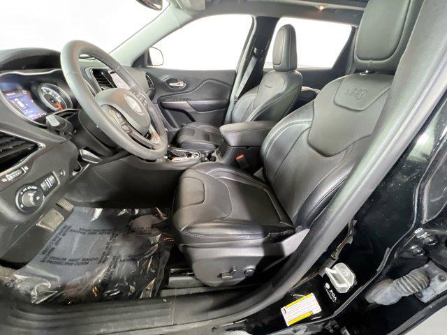 Photo of 2022 Diamond Black Crystal Pearlcoat Jeep Cherokee