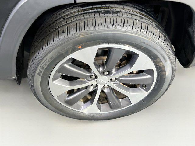 Photo of 2022 Diamond Black Crystal Pearlcoat Jeep Cherokee