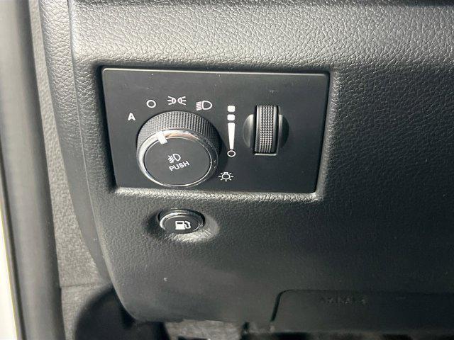Photo of 2022 Bright White Clearcoat Jeep Grand Cherokee