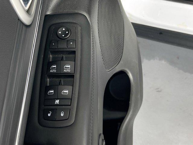 Photo of 2022 Bright White Clearcoat Jeep Grand Cherokee