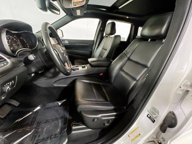 Photo of 2022 Bright White Clearcoat Jeep Grand Cherokee