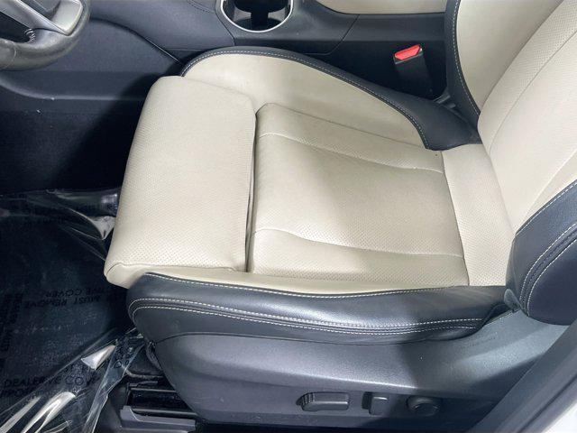 Photo of 2022 Crystal White Pearl Subaru Outback
