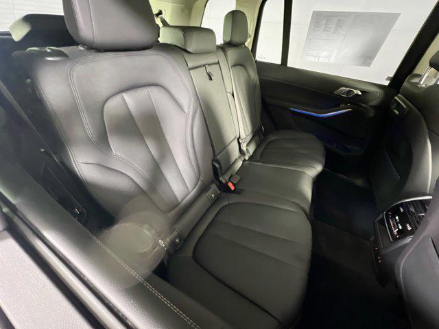 Photo of 2022 Black Sapphire Metallic BMW X7