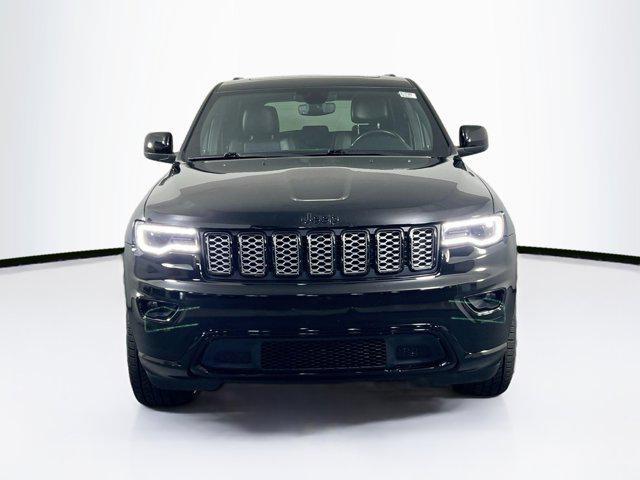 Photo of 2022 Diamond Black Crystal Pearlcoat Jeep Grand Cherokee