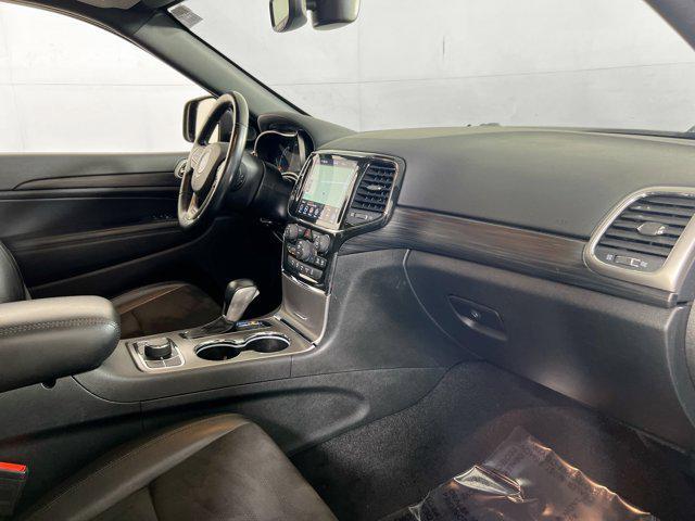 Photo of 2022 Diamond Black Crystal Pearlcoat Jeep Grand Cherokee