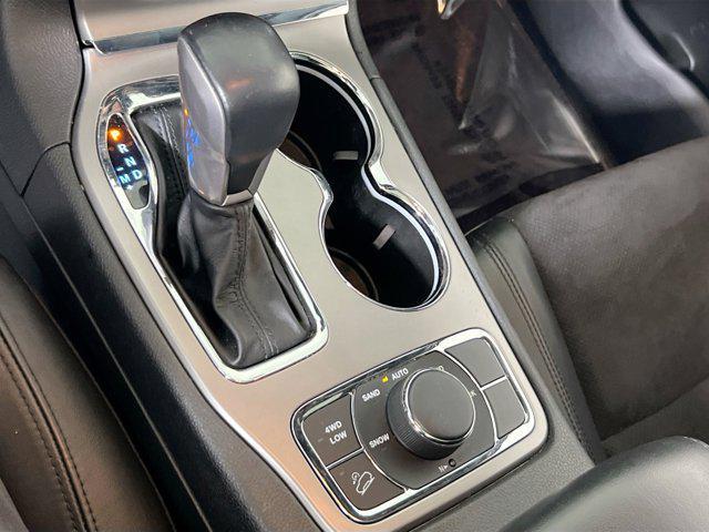 Photo of 2022 Diamond Black Crystal Pearlcoat Jeep Grand Cherokee