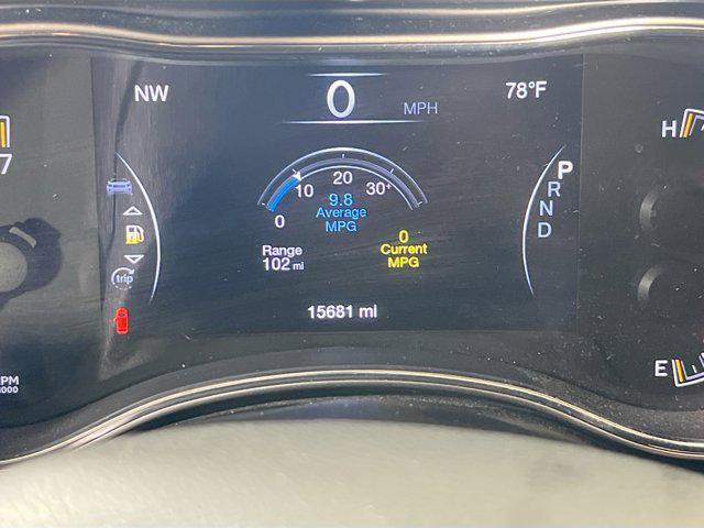 Photo of 2022 Diamond Black Crystal Pearlcoat Jeep Grand Cherokee