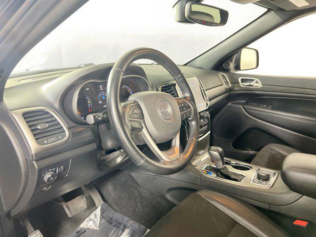 Photo of 2022 Diamond Black Crystal Pearlcoat Jeep Grand Cherokee