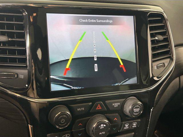 Photo of 2022 Diamond Black Crystal Pearlcoat Jeep Grand Cherokee