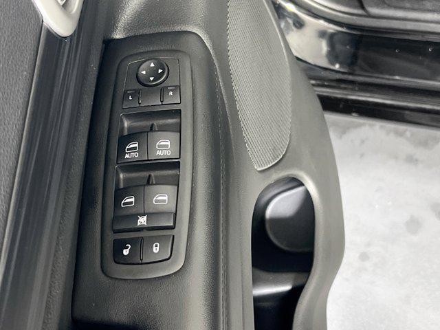 Photo of 2022 Diamond Black Crystal Pearlcoat Jeep Grand Cherokee