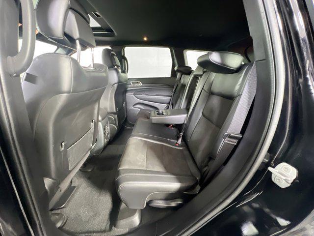 Photo of 2022 Diamond Black Crystal Pearlcoat Jeep Grand Cherokee