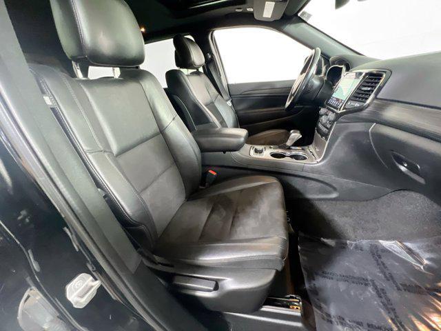 Photo of 2022 Diamond Black Crystal Pearlcoat Jeep Grand Cherokee