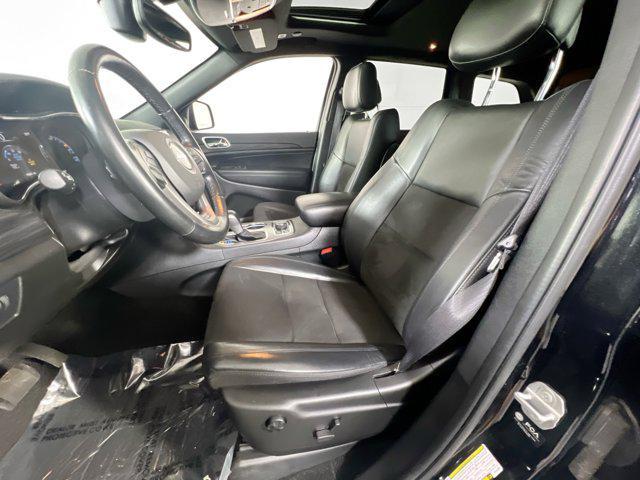 Photo of 2022 Diamond Black Crystal Pearlcoat Jeep Grand Cherokee