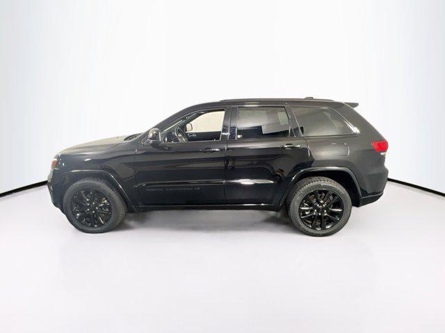Photo of 2022 Diamond Black Crystal Pearlcoat Jeep Grand Cherokee