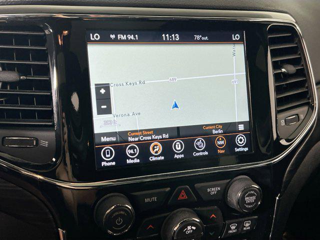 Photo of 2022 Diamond Black Crystal Pearlcoat Jeep Grand Cherokee