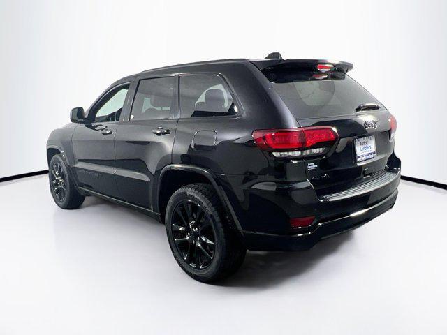 Photo of 2022 Diamond Black Crystal Pearlcoat Jeep Grand Cherokee