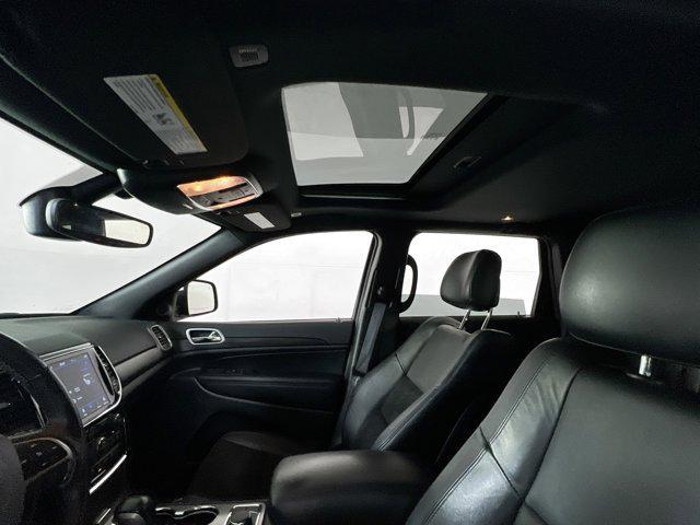 Photo of 2022 Bright White Clearcoat Jeep Grand Cherokee