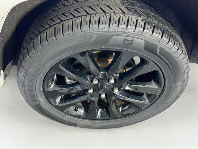 Photo of 2022 Bright White Clearcoat Jeep Grand Cherokee