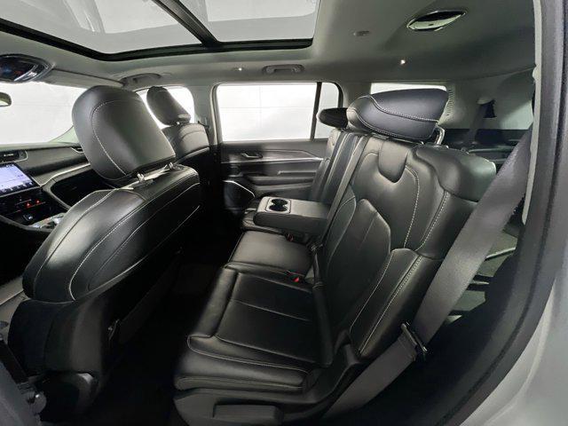 Photo of 2021 Silver Zynith Jeep Grand Cherokee L