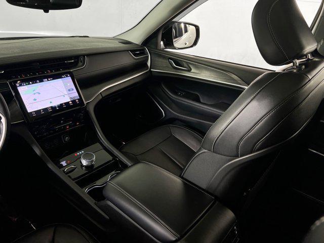 Photo of 2021 Silver Zynith Jeep Grand Cherokee L