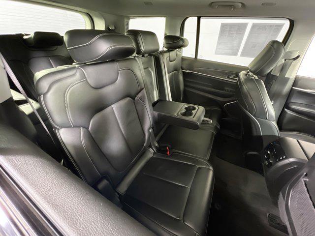Photo of 2021 Silver Zynith Jeep Grand Cherokee L