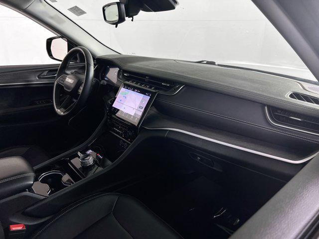 Photo of 2021 Silver Zynith Jeep Grand Cherokee L