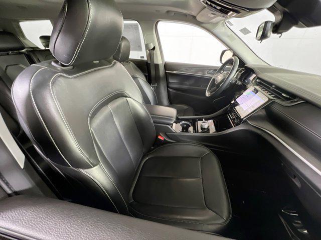 Photo of 2021 Silver Zynith Jeep Grand Cherokee L