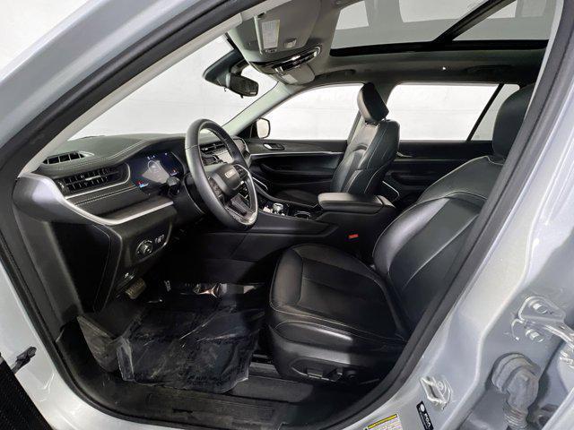 Photo of 2021 Silver Zynith Jeep Grand Cherokee L