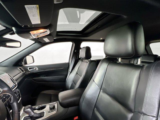 Photo of 2022 Bright White Clearcoat Jeep Grand Cherokee