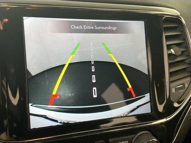 Photo of 2022 Bright White Clearcoat Jeep Grand Cherokee