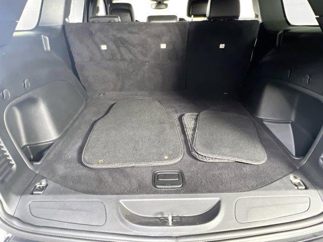 Photo of 2022 Bright White Clearcoat Jeep Grand Cherokee