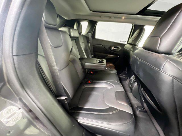 Photo of 2022 Granite Crystal Metallic Clearcoat Jeep Cherokee