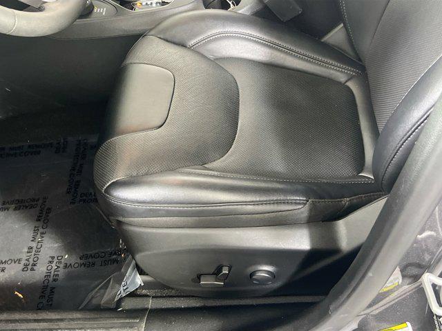 Photo of 2022 Granite Crystal Metallic Clearcoat Jeep Cherokee