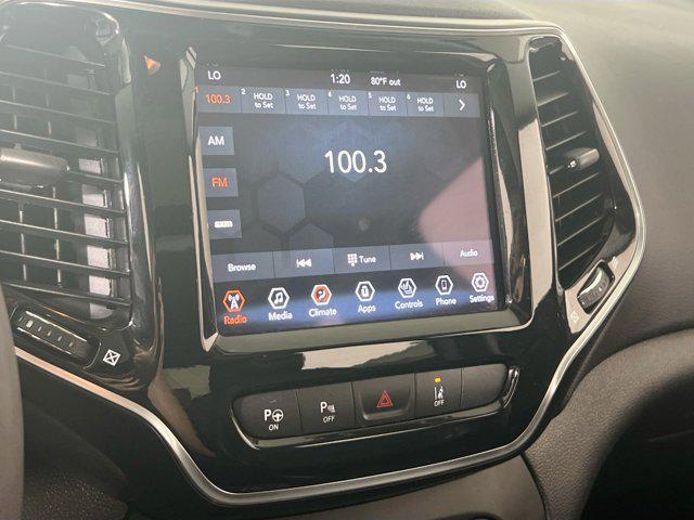 Photo of 2022 Granite Crystal Metallic Clearcoat Jeep Cherokee