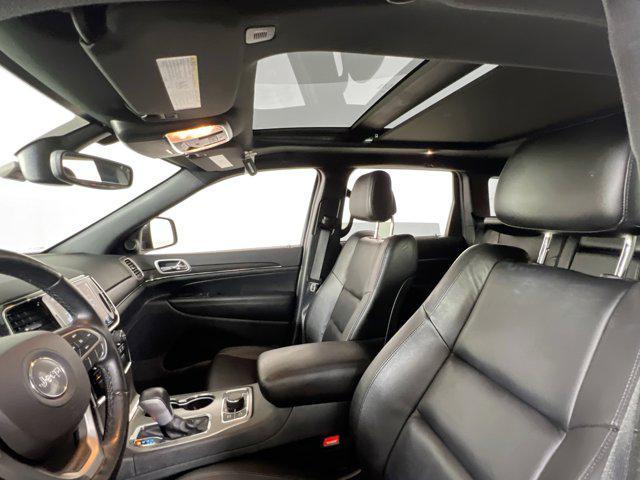 Photo of 2022 Bright White Clearcoat Jeep Grand Cherokee