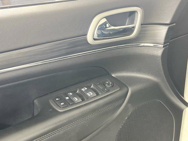 Photo of 2022 Bright White Clearcoat Jeep Grand Cherokee