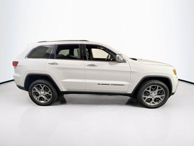 Photo of 2022 Bright White Clearcoat Jeep Grand Cherokee